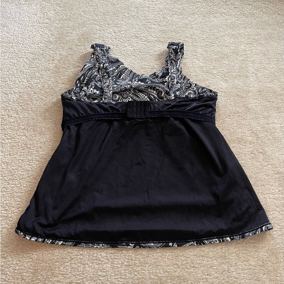 Lands End Swimsuit Top with Build in Bra - Size: 22W - Picture 6 of 8